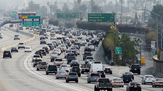 You are currently viewing Why Do So Many People Die On American Roads?